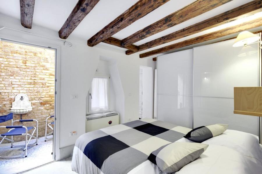 Cozy Apartment Up To 4 In Biennale Giardini By Bricola Apartments Venetië Buitenkant foto