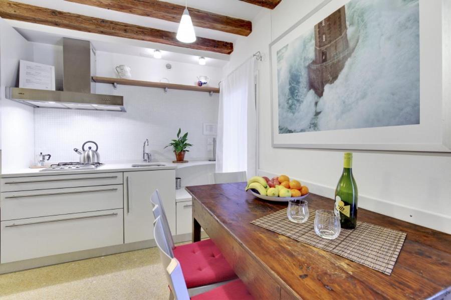 Cozy Apartment Up To 4 In Biennale Giardini By Bricola Apartments Venetië Buitenkant foto